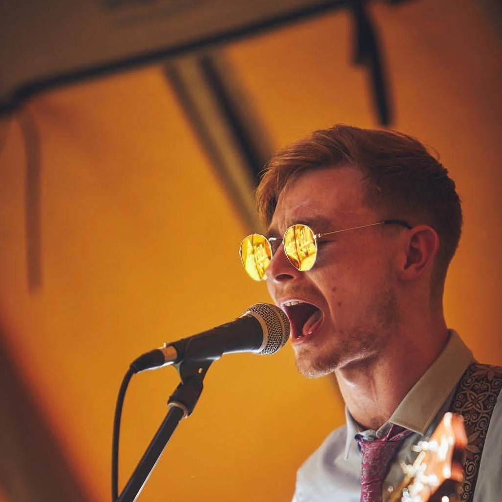 Callum Gardener, acoustic and piano vocalist